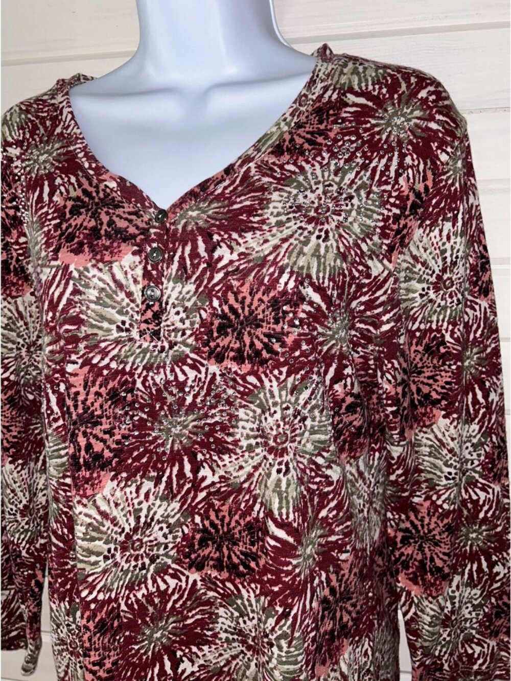 Jane Ashley Sz MEDIUM Pink Studded V-Neck 3/4 Sleeve Henley Shirt Knit EUC
